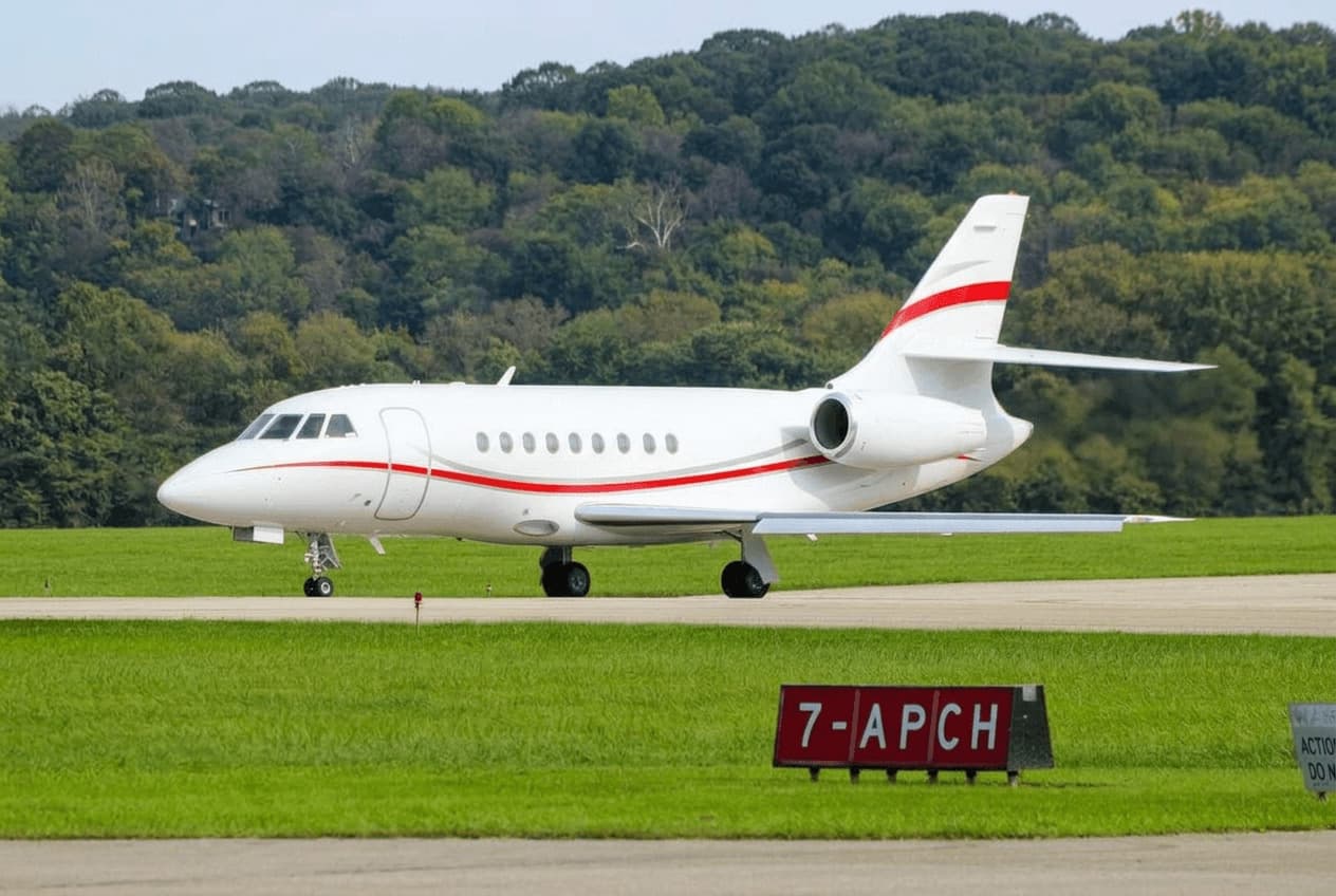 A Dassault Falcon 2000 heavy jet (N613BD) on the ramp
